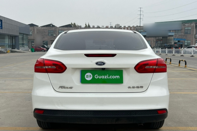 福特 福克斯 2017款 三厢 1.6L 自动舒适型智行版车身外观6006