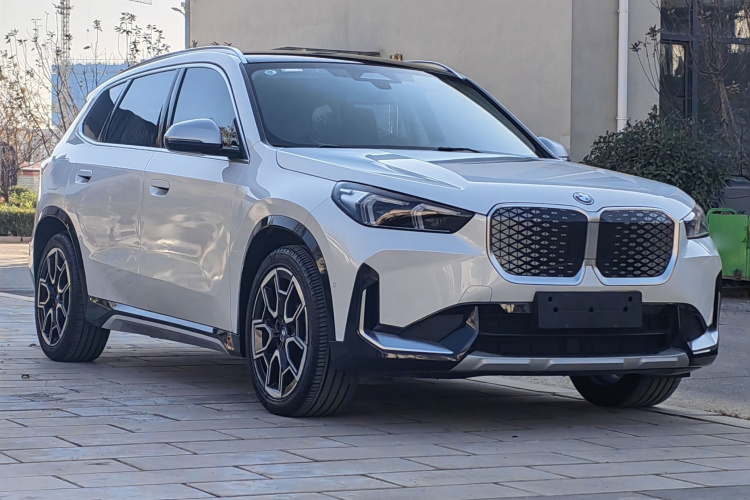 宝马iX1 2023款 xDrive30L X设计套装车身外观6002