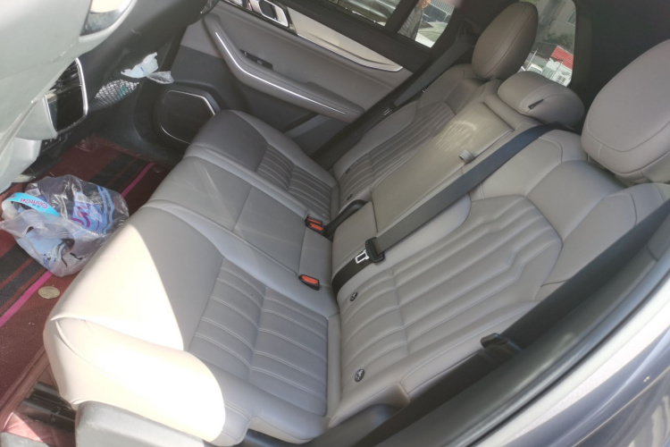 领克09 EM-P 2023款 2.0TD EM-P 远航版PM 七座中控内饰7004