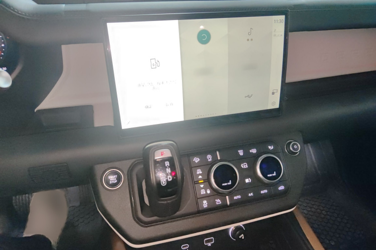 路虎卫士 2023款 改款 110 3.0T P400 暗黑特别版局部细节16