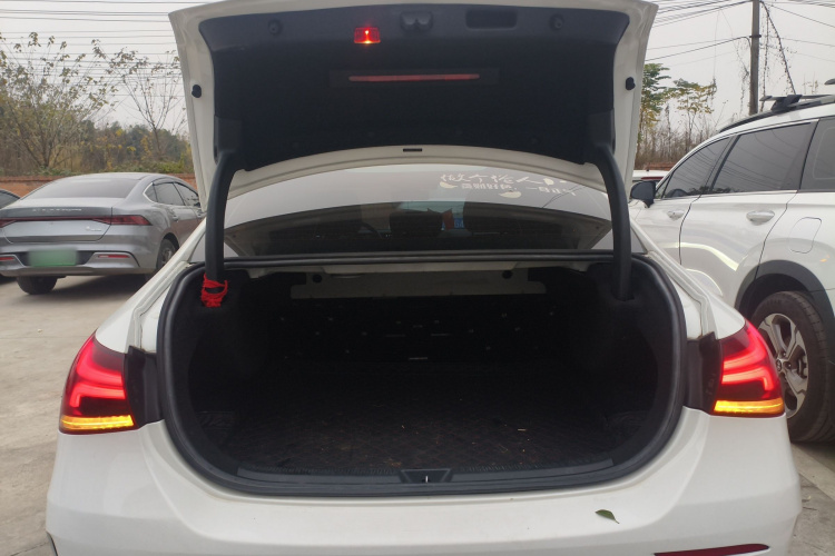 奔驰A级 2020款 改款二 A 180 L 运动轿车局部细节23