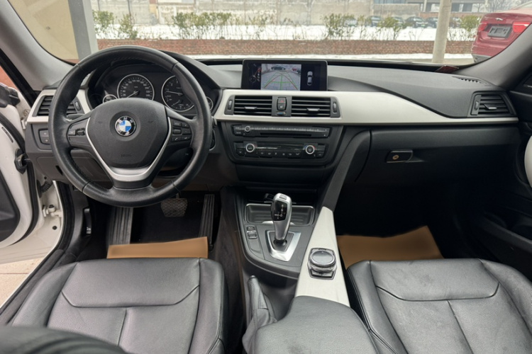 宝马3系GT 2014款 320i 领先型中控内饰7001