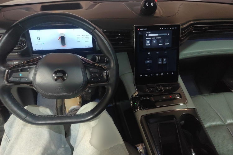 蔚来ES8 2020款 580KM 签名版 六座版中控内饰7002