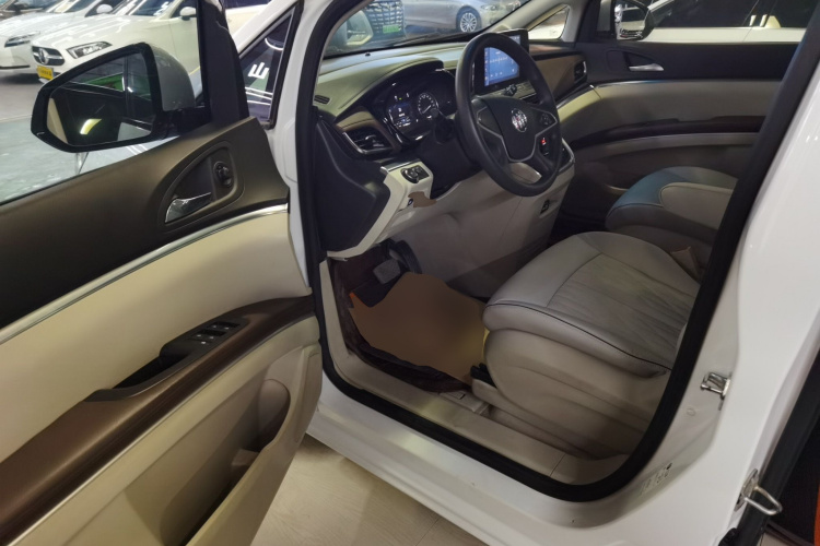 别克GL8 2021款 陆上公务舱 652T 舒适型中控内饰7003