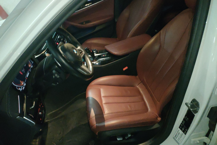 宝马5系 2020款 530Li xDrive M运动套装中控内饰19