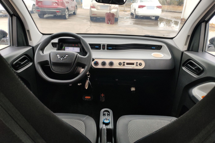 五菱汽车 宏光MINIEV 2022款 轻松款 磷酸铁锂中控内饰7002