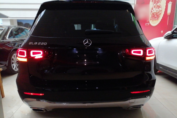 奔驰GLB 2023款 GLB 220 动感型车身外观6