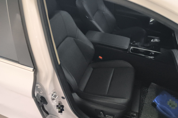 丰田 凯美瑞 2024款 双擎 2.0HGVP 豪华版局部细节41