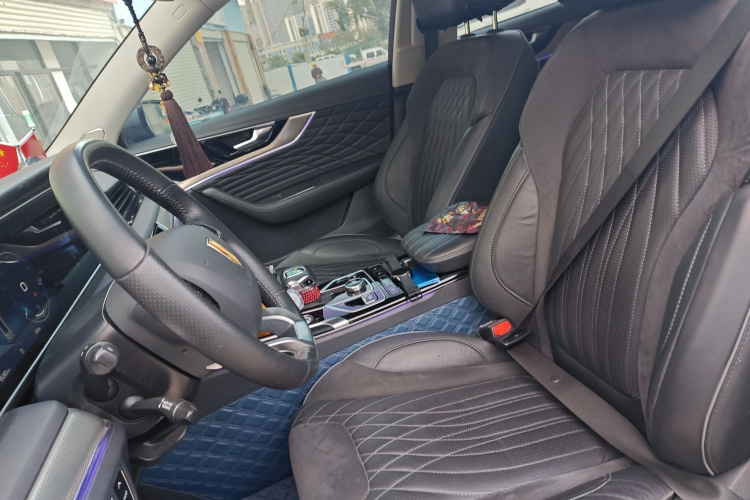 红旗HS5 2022款 改款 2.0T 智联旗享版中控内饰19