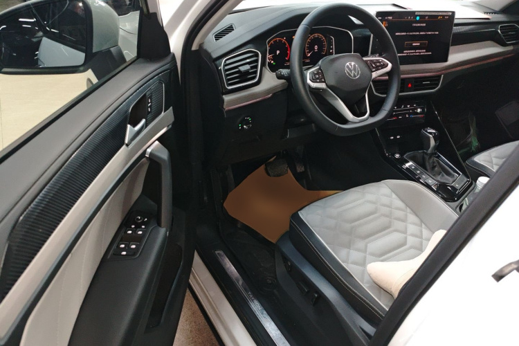 大众 探岳 2024款 300TSI 两驱豪华Plus进阶版中控内饰7003