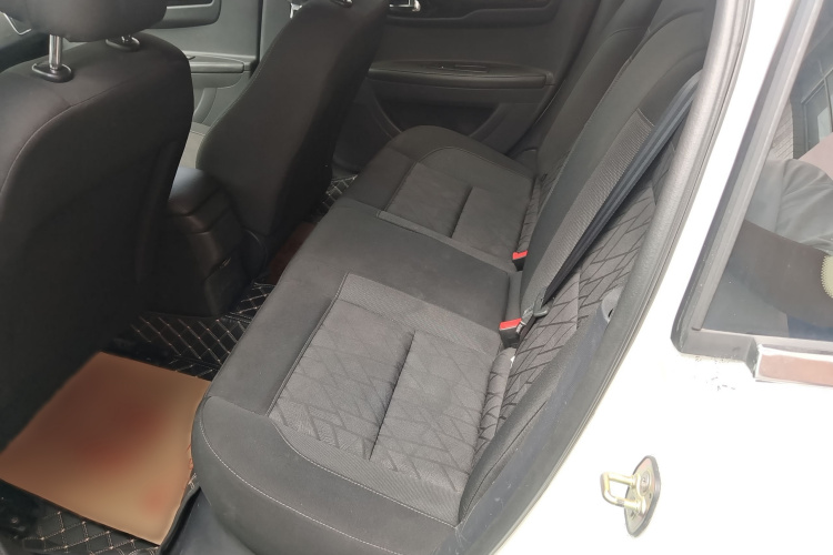 雪铁龙 世嘉 2016款 经典 三厢 1.6L 手动品尚型中控内饰7001