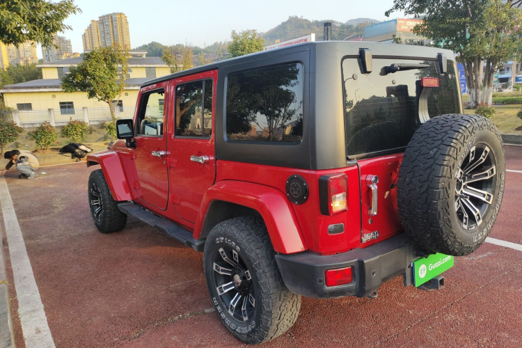 Jeep 牧马人 2014款 3.0L Sahara 四门版车身外观4