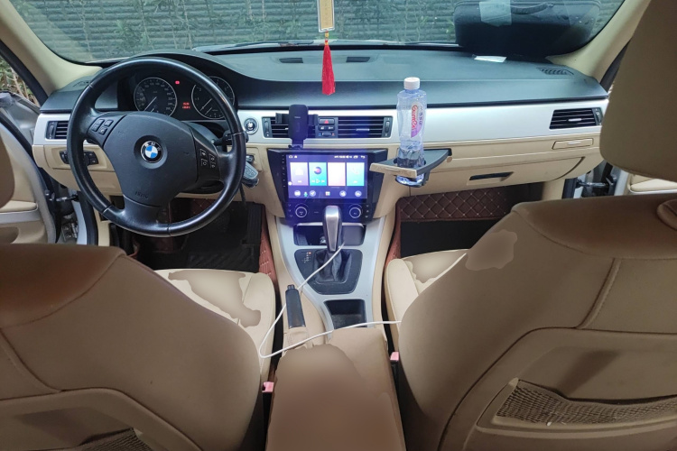 宝马3系 2011款 318i 领先型中控内饰12