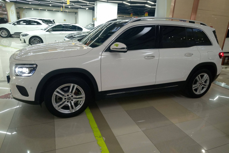 奔驰GLB 2021款 GLB 200 动感型车身外观6003