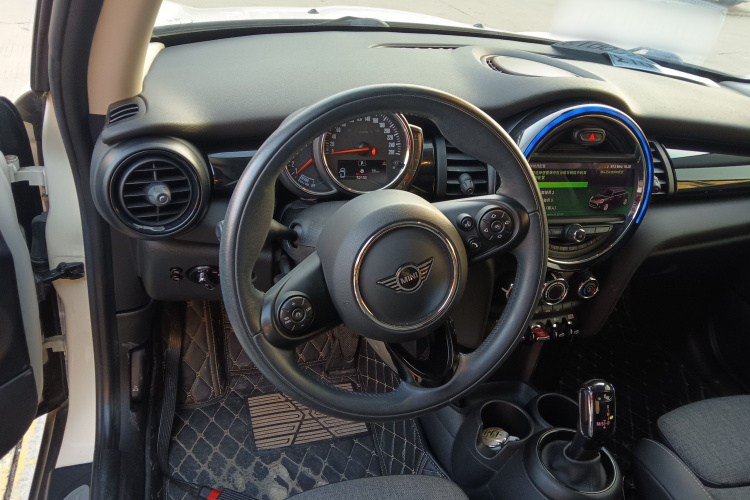 MINI 2019款 1.5T COOPER 经典派局部细节13