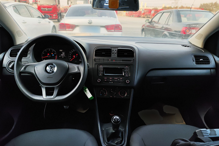 大众 Polo 2014款 1.4L 手动风尚版中控内饰12