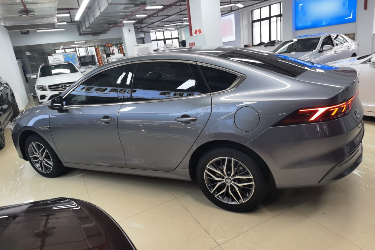 比亚迪 秦PLUS 2024款  荣耀版 DM-i 120KM超越型车身外观6003