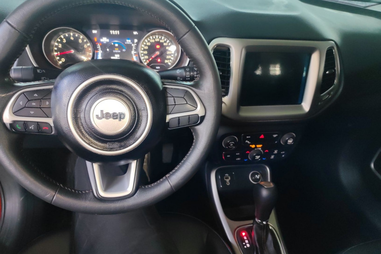 Jeep 指南者 2017款 200T 自动家享版中控内饰12