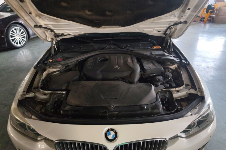 宝马3系 2019款 320Li 时尚型机舱底盘24