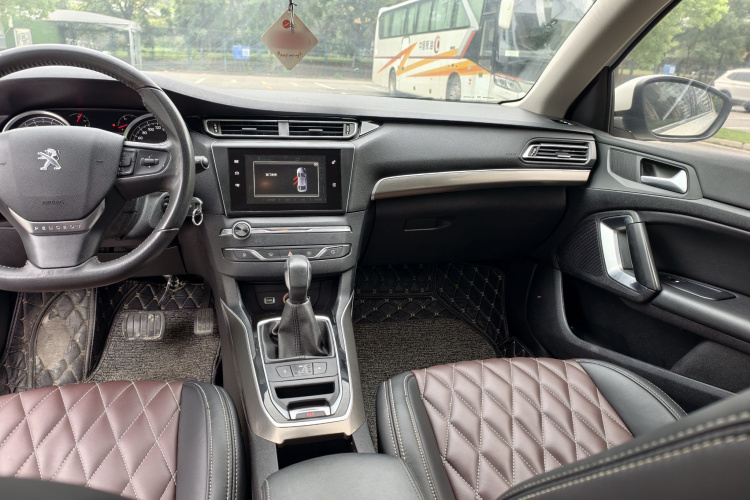 标致408 2014款 1.8L 自动豪华版局部细节16