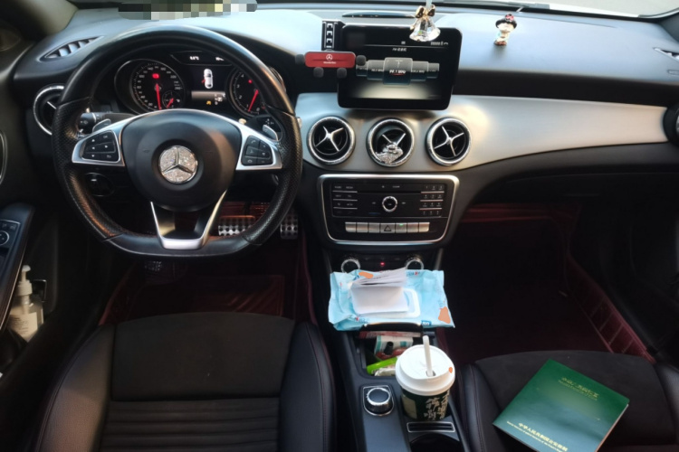 奔驰CLA 2017款 CLA 220 4MATIC中控内饰12