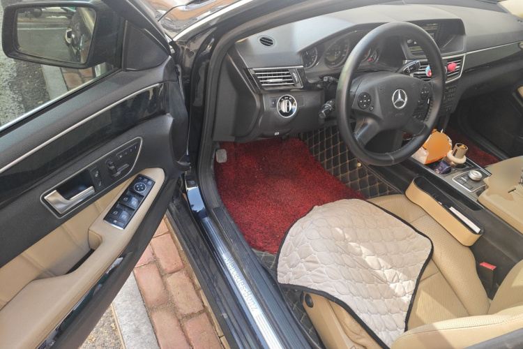 奔驰E级 2012款 E 300 L 时尚型中控内饰20