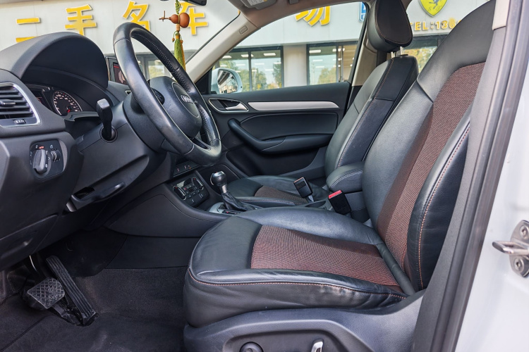 奥迪Q3 2017款 30 TFSI 时尚型中控内饰7005