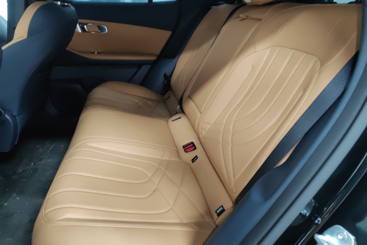 吉利银河 银河星舰7 EM-i 2025款 120km 启航+版中控内饰21