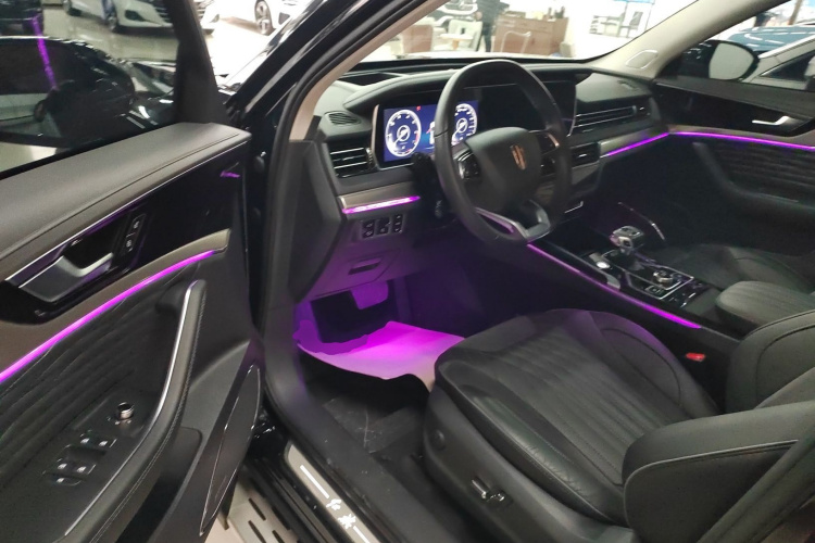 红旗HS5 2022款 改款 2.0T 智联旗享版中控内饰20