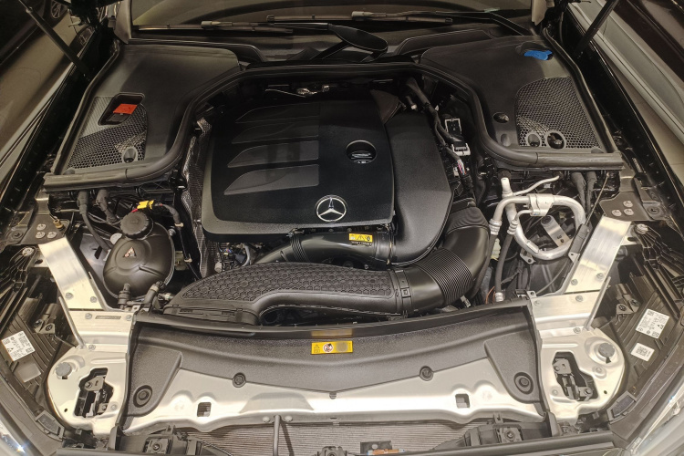 奔驰E级 2023款 改款 E 300 L 运动豪华型机舱底盘24