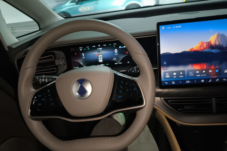 腾势D9 2022款 DM-i 1040 尊贵型中控内饰7002