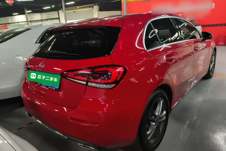 奔驰A级(进口) 2019款 A 200 动感型车身外观7