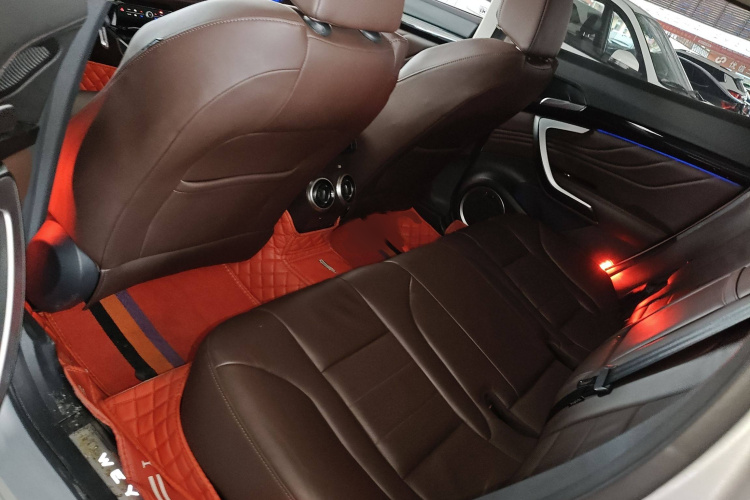 魏牌 VV7 2017款 2.0T 旗舰型中控内饰7004