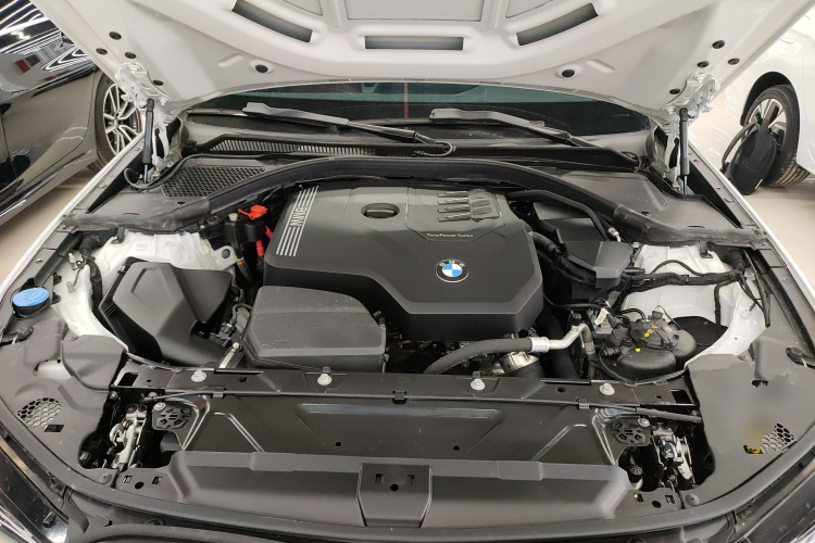 宝马3系 2024款 325Li M运动曜夜套装机舱底盘24