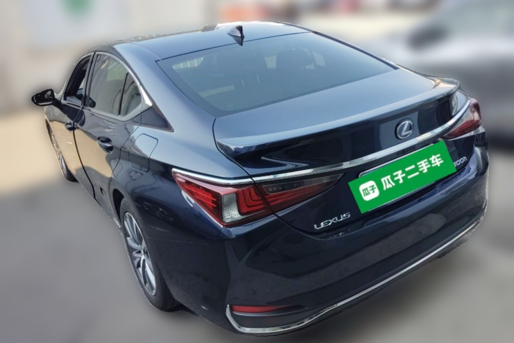 雷克萨斯ES 2020款 300h 卓越版车身外观5