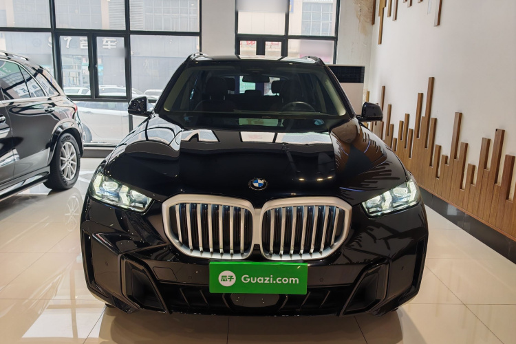 宝马X5 2023款 xDrive 30Li 尊享型M运动曜夜套装车身外观6001