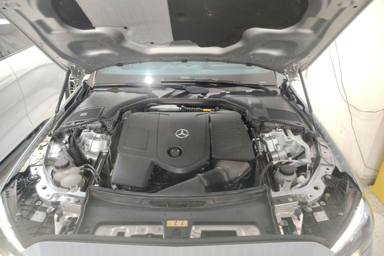 奔驰C级 2022款 C 260 L 运动版机舱底盘24