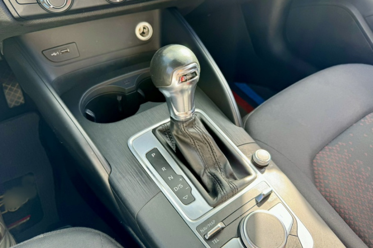 奥迪A3 2018款 30周年年型 Sportback 35 TFSI 进取型中控内饰7003