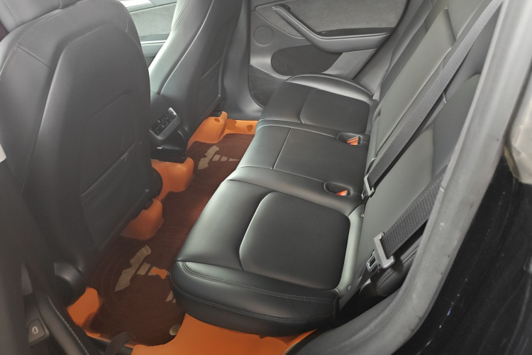 特斯拉 Model Y 2023款 长续航全轮驱动版中控内饰7004