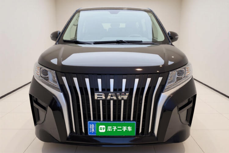 BAW北汽制造 锐胜王牌M7 2025款 2.0L 手动长轴舒适型 6/7座车身外观2