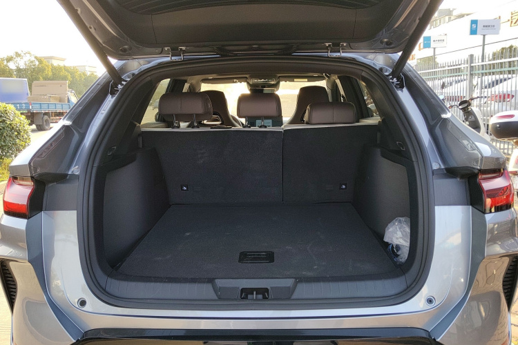 比亚迪 宋PLUS新能源 2025款 DM-i 智驾版 160KM 旗舰型机舱底盘23