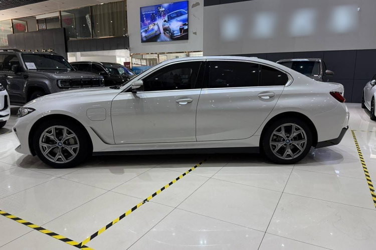 宝马i3 2022款 eDrive 35 L车身外观6004