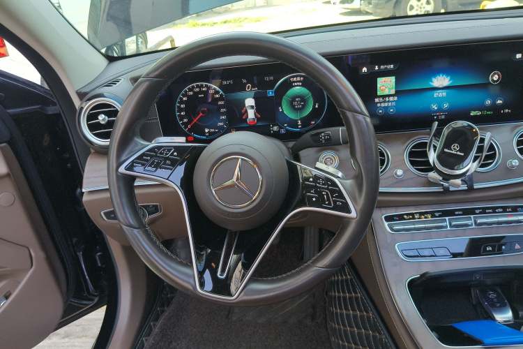 奔驰E级 2020款 E 300 L 时尚型中控内饰13