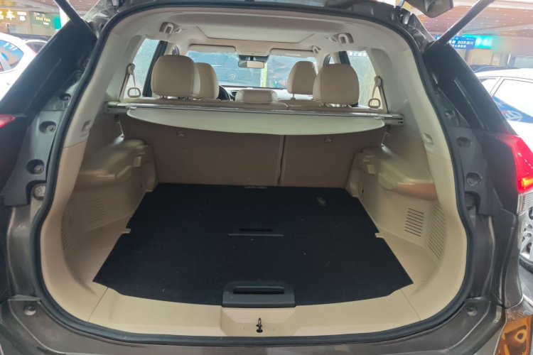 日产 奇骏 2021款 2.5L CVT 4WD XL ITS豪华纪念版机舱底盘23