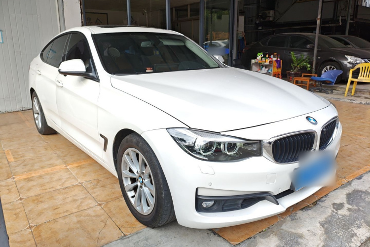 宝马3系GT 2017款 320i 时尚型车身外观3