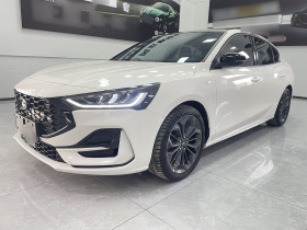 福特 福克斯 2022款 三厢 EcoBoost 180 自动ST Line