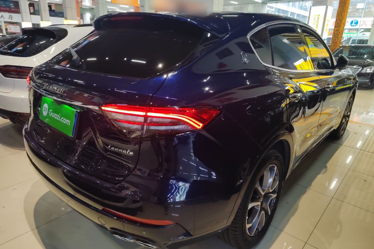 玛莎拉蒂 Levante 2021款 3.0T 标准版车身外观7