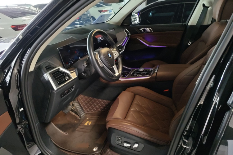 宝马X7 2023款 xDrive40i 领先型豪华套装中控内饰7002