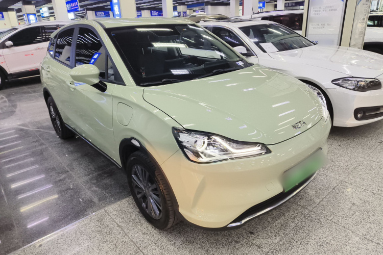 哪吒汽车 哪吒V 2022款 潮 400 Lite车身外观3