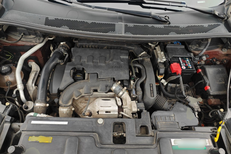 标致4008 2018款 350THP 精英版机舱底盘24